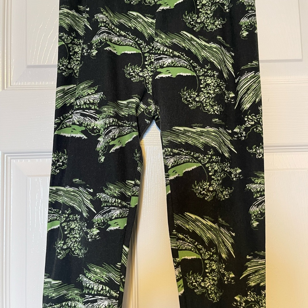 LuLaRoe Leggings, One Size Green and Black print